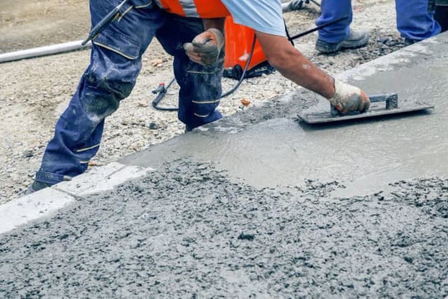 Jaka grubość wylewki na styropianie? Uniknij kosztownych błędów