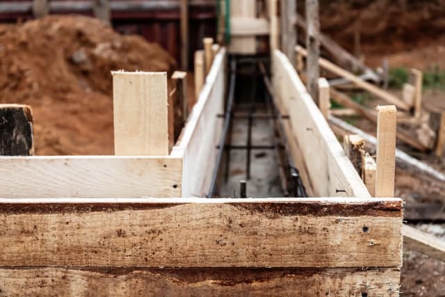 Jaki fundament pod ogrodzenie? Kluczowe informacje dla trwałej konstrukcji